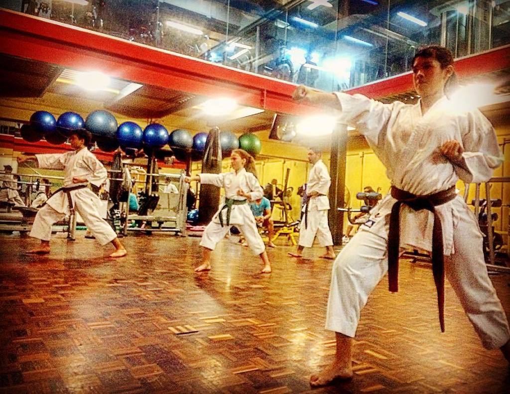 CarlosJJuaarez's tweet photo. Domingo de #pulir y #encerar al estilo #karatekid 😜 mucho #kihon para depurar la #técnica y mucha #pasión y #compro… https://t.co/dEp9mviJH1
