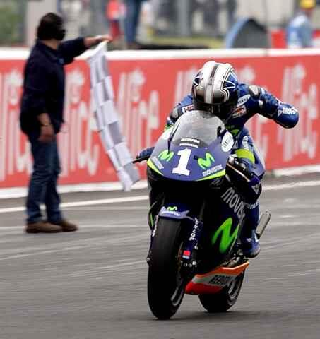 bgmotogp's tweet photo. Dani Pedrosa on Honda RS250RW won the 250cc race at Le Mans from Randy de Puniet, Andrea Dovizioso. 2005 French GP https://t.co/U86tC8kgIs