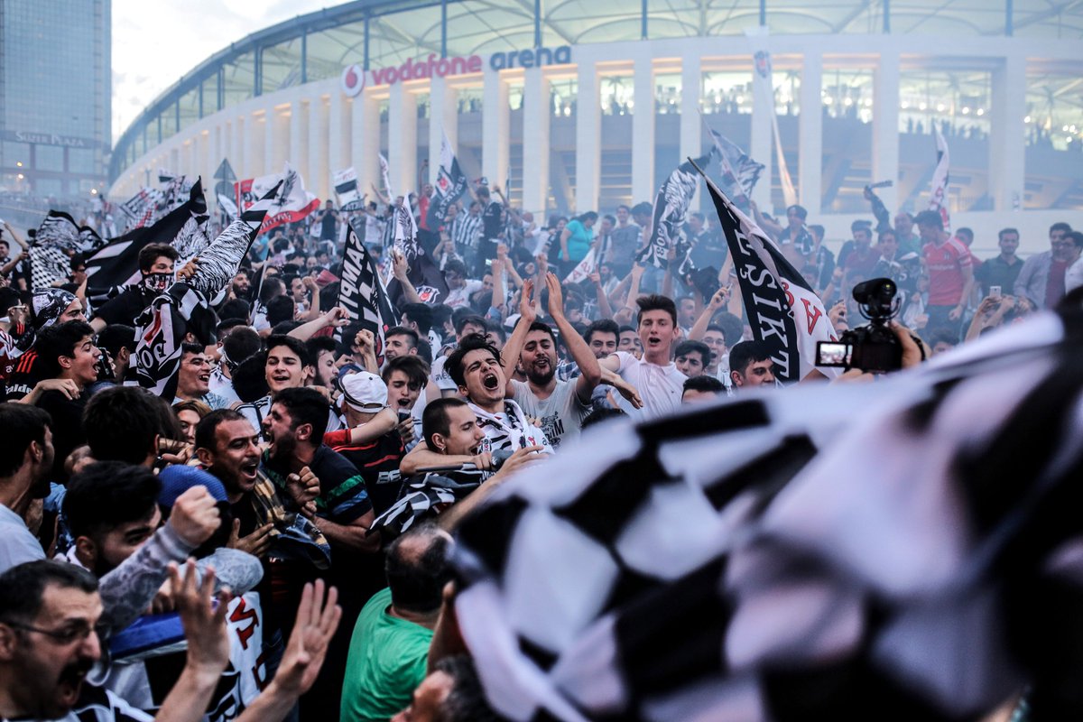 FIFAcom's tweet photo. Quite a party in Istanbul! 🇹🇷 https://t.co/2Iu6X8rJHN