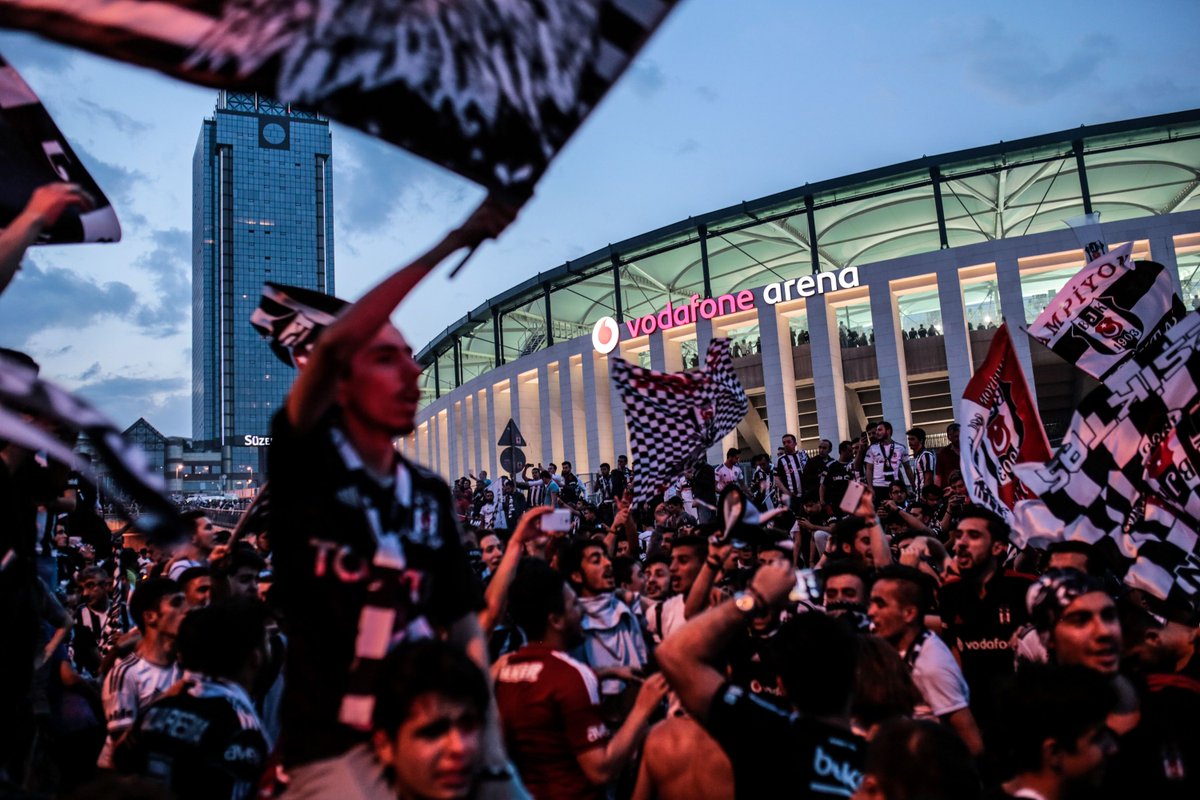 FIFAcom's tweet photo. Quite a party in Istanbul! 🇹🇷 https://t.co/2Iu6X8rJHN