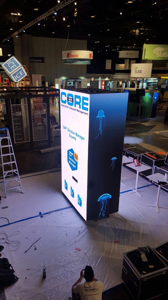 AsdrenZhubi's tweet photo. Live from #SAPPHIRENOW It's looking incredible. @labinot @corealm #booth370 https://t.co/FAXse7FQmn