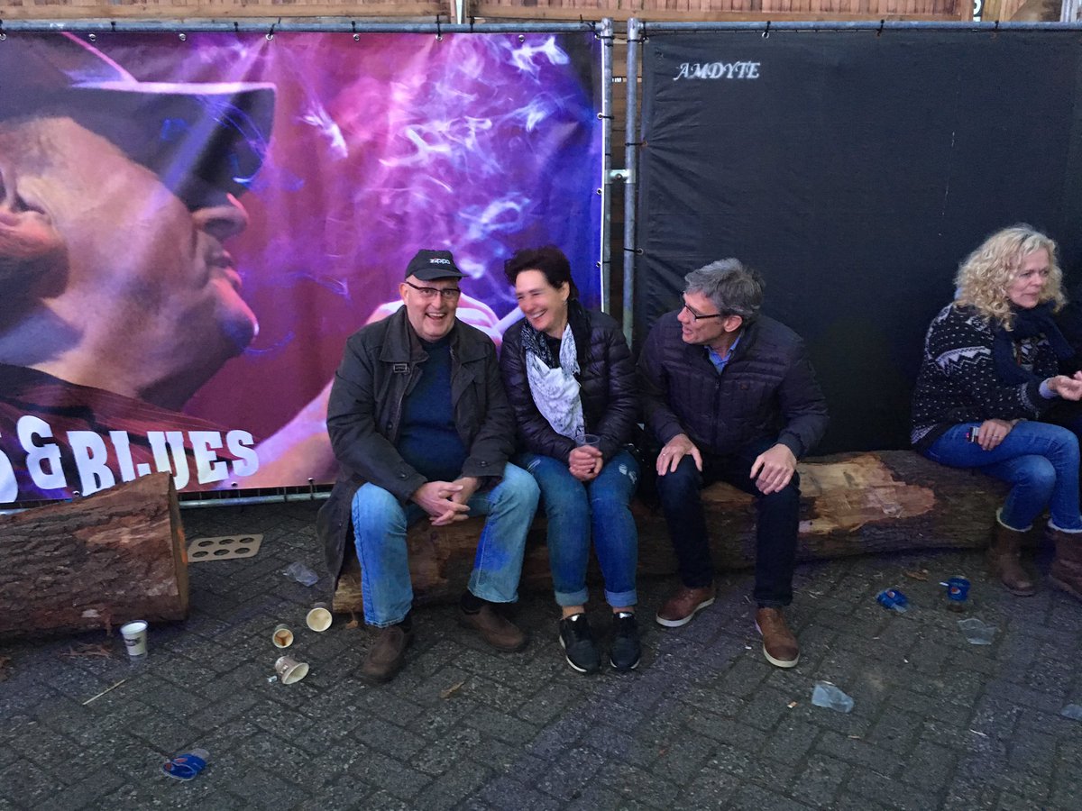 Dalvoorde's tweet photo. 3 kleine kleutertjes, die zaten op een hek #renb16 https://t.co/uhzQ0mcRiD