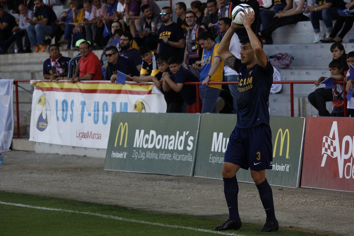 UCAMMurciaCF's tweet photo. Crónica | Débora, esta victoria va por ti (3-1) https://t.co/PBZykM0FeS https://t.co/K1ZqdHeORX