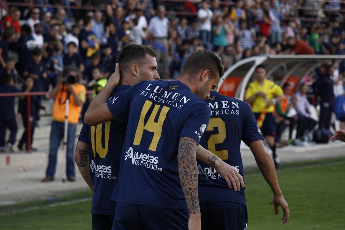 UCAMMurciaCF's tweet photo. Crónica | Débora, esta victoria va por ti (3-1) https://t.co/PBZykM0FeS https://t.co/K1ZqdHeORX