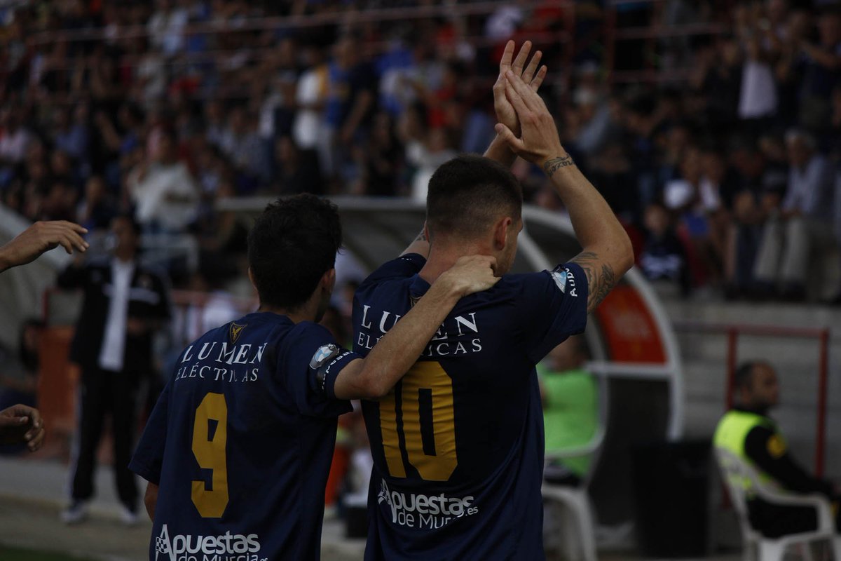 UCAMMurciaCF's tweet photo. Crónica | Débora, esta victoria va por ti (3-1) https://t.co/PBZykM0FeS https://t.co/K1ZqdHeORX