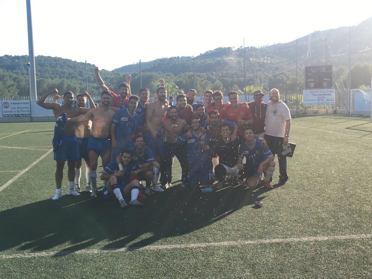 GFemenias10's tweet photo. Ja esteim a lligueta!!! Increible lo d'avui!! Es futbol te dona moments inolvidables #cdgenova #goblues https://t.co/DH3yNi4pXC