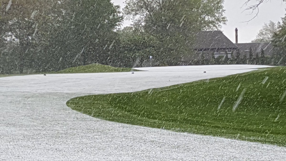 OmeceneRob's tweet photo. @ButlerCCGolf Great day for golf at BCC.  May 15th.  Mother nature is playing tricks on us. https://t.co/Nd66ZpxS2c