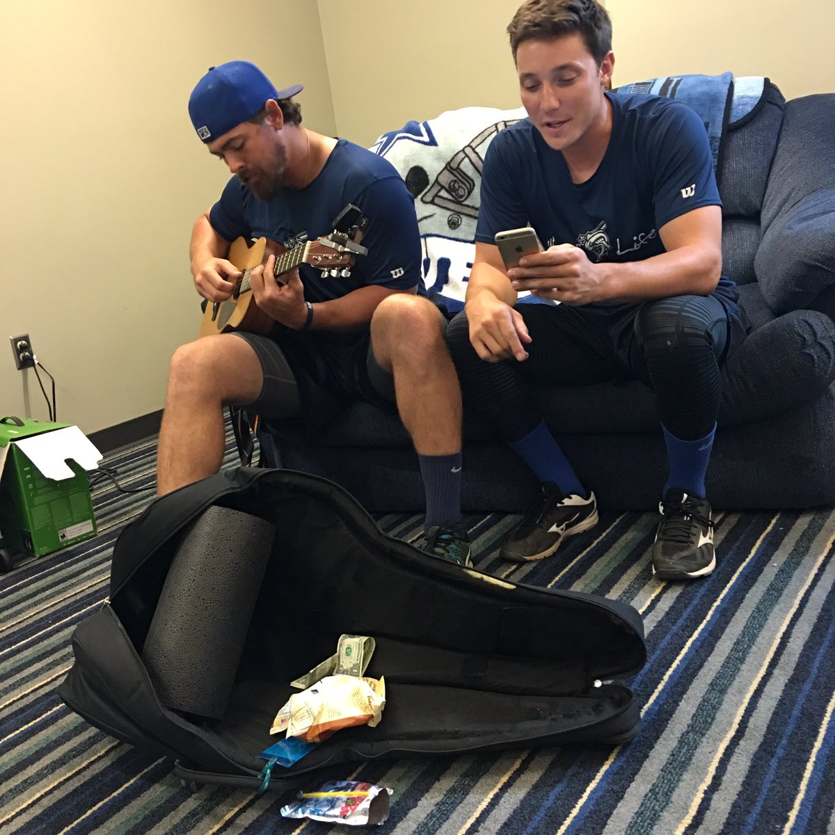 JimmyMo_28's tweet photo. 500 retweets and they'll perform next week at open mic night! @BlueWahoosBBall #Pensacola #SummerConcertSeries https://t.co/S5nzUZLd59
