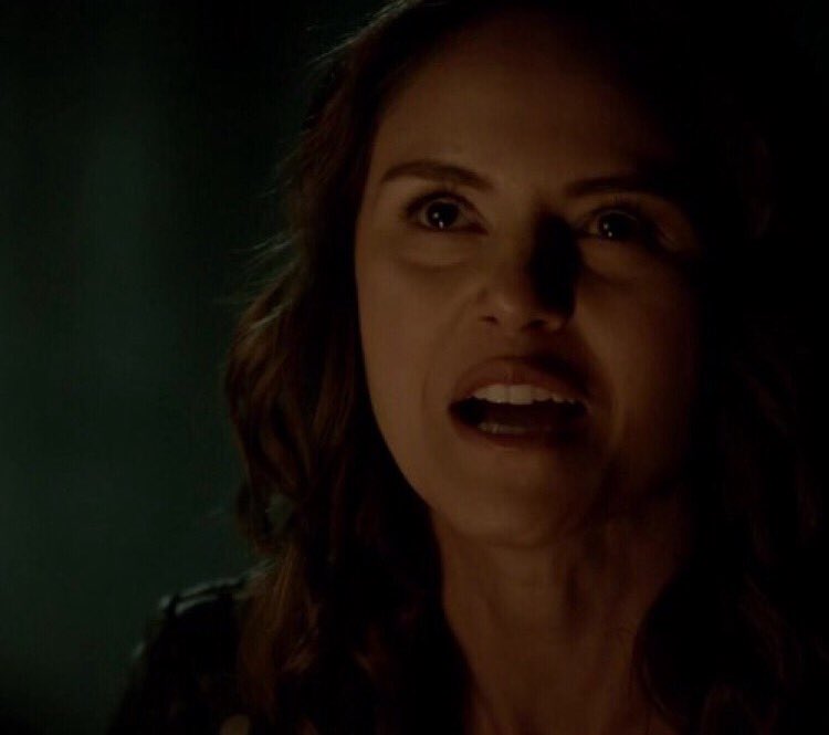 SeriesTeenTV's tweet photo. My #TeenChoice nominee for #ChoiceTVVillain is Leslie-Anne Huff @leslieannehuff Rayna Cruz #TVD https://t.co/506WSP61YX