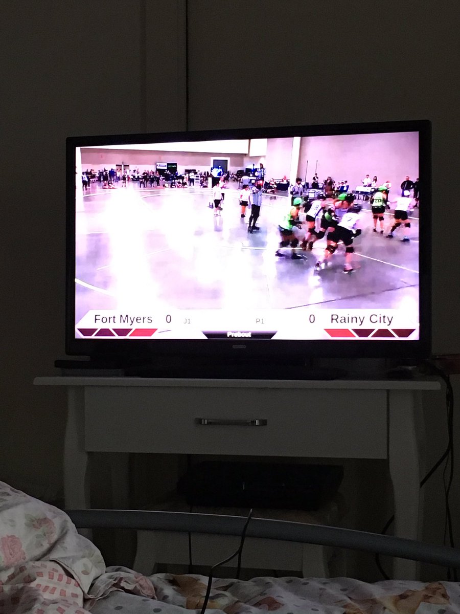 PMA_Daddy's tweet photo. Watching @rainycityderby #BeachBrawl2016 #RCRD https://t.co/LMpsqmChby