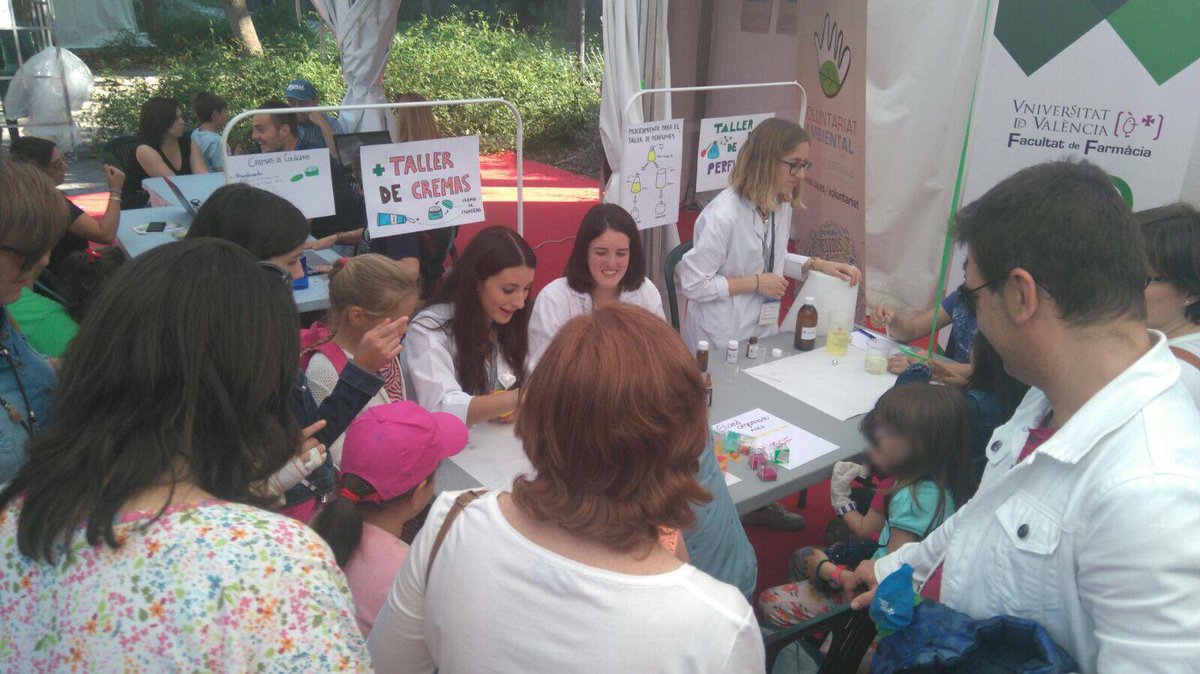 AVEFarmacia's tweet photo. Hoy en #EstemUV #promaveraeducativa con gran equipo promocionando #farmacia @asvaes @AVEFUMH @FEEF_SPAIN @SeDI_UV https://t.co/4XkmmHTfLH