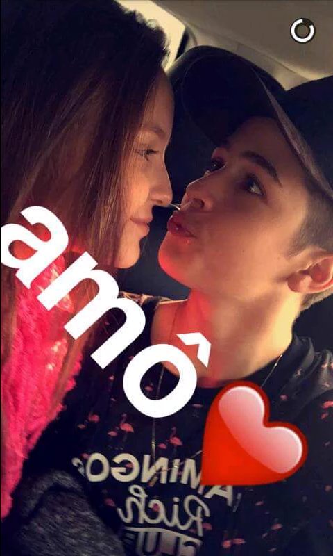 Clarinhalarin's tweet photo. #JoLari😍❤ 💑Amo Vocês meus lindos💝💞👑🎉🎊 👑Princesa@larimanoela  e 👑Príncipe @Joaoguiavila 😻😻💑💖💕🌹🌸����🍀🌼🌻 https://t.co/x8AVEJ0gU7
