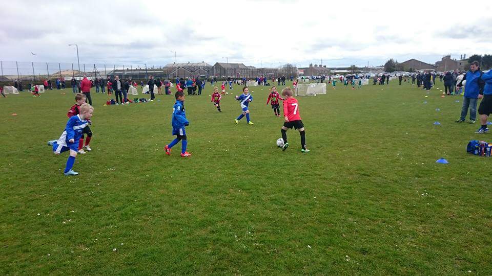 kennyrb87's tweet photo. @CoveYouthFC 09s @FLinkup 4v4 another great w/end #makefootballfun #footballfamily #weeklyfootball @sfa_north https://t.co/B7vaVp90Rk