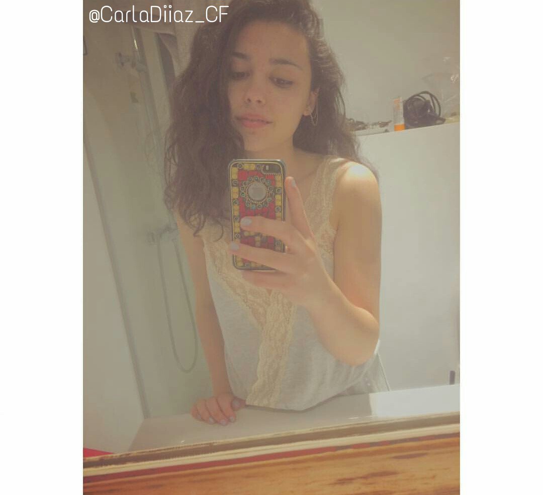 "Duele que te decepcione alguien que creías diferente" @carladiazact 😍