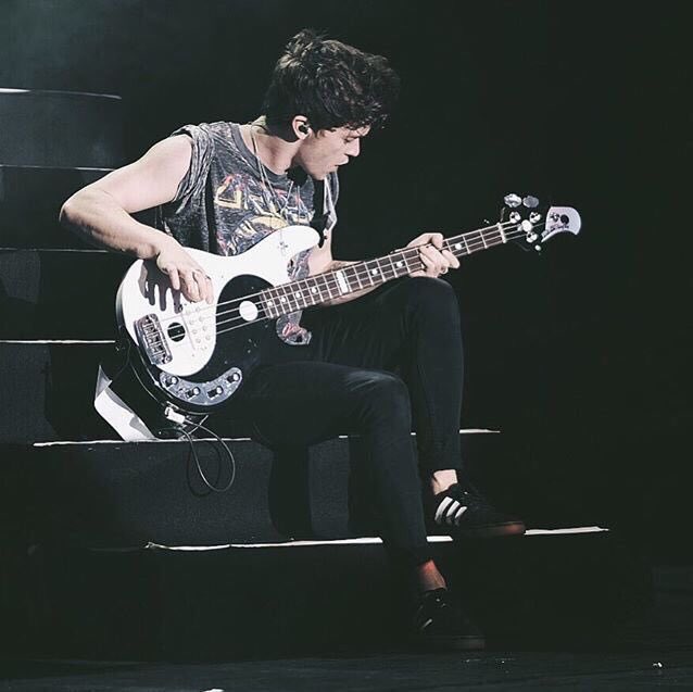favconnorpics's tweet photo. 🎸❤️ #ConnorAppreciationDay https://t.co/k5a3VkOqep