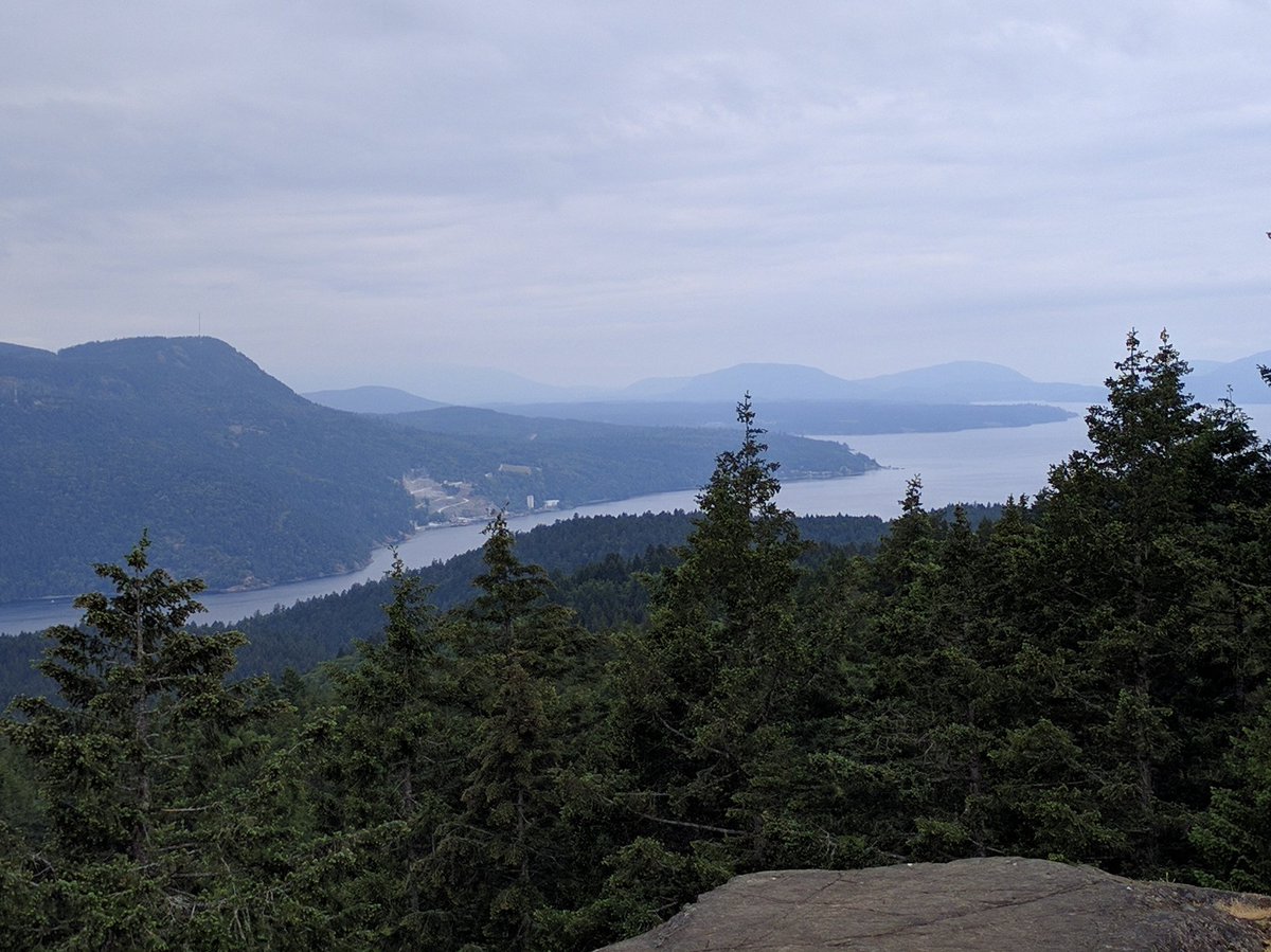 hazeloakbay's tweet photo. Not bad place to stop for lunch #saanichinlet #MtWork #Loveyyj @Murdoch_OakBay @oakbayknitter @OakBayNews @MayorNils https://t.co/VdSc6ABFpS