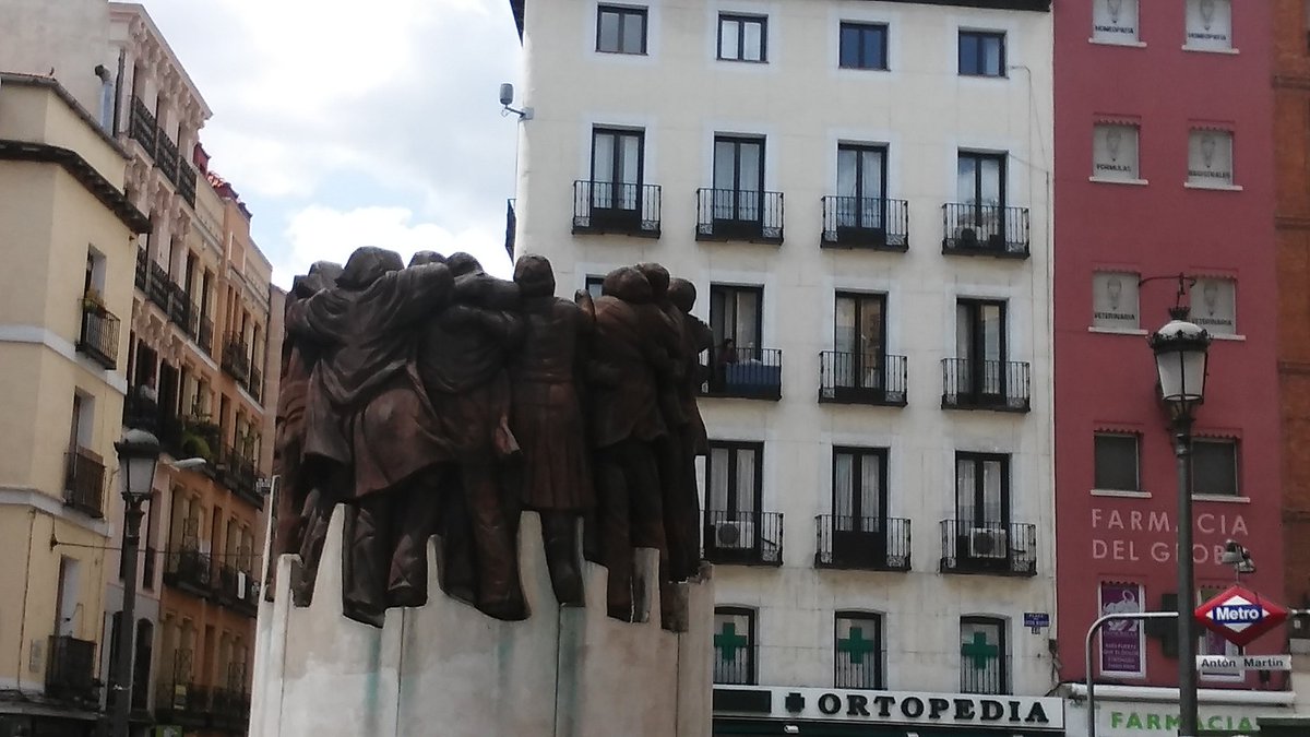 ManuelaJmn's tweet photo. #ASolConAndres #15M Que no quede solo en conmemorar. Hay que okupar las plazas, levantar los barrios @Carmelo_Gra https://t.co/nfIlj658RZ