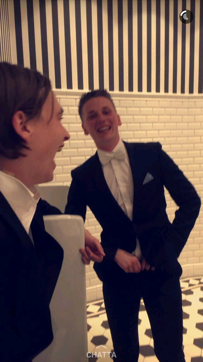 EkbergAlexander's tweet photo. Balen var ungefär såhär kul hela kvällen!👊👍 @AntonProos #brori #hundar https://t.co/4kPDaESYQC