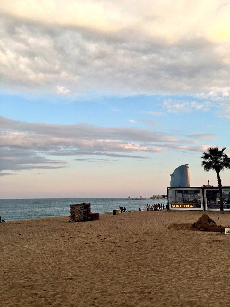 AfroJme's tweet image. Dinner by the sea for Barcelona 🇪🇸@autodeskforge Accelerator #forgeapi #autodesk