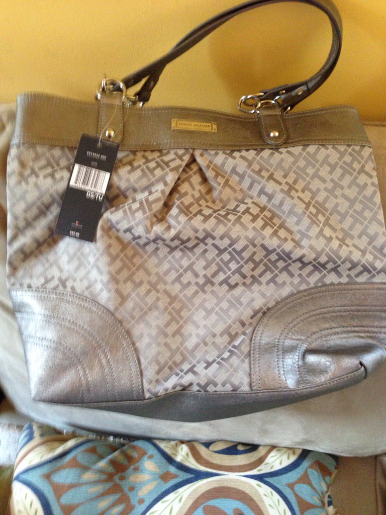 pamalaknight's tweet image. Adding this to my @ChicagoSF2016 auction offerings. Tommy Hilfiger metallic monogram tote. #laptop  #everydaystuff