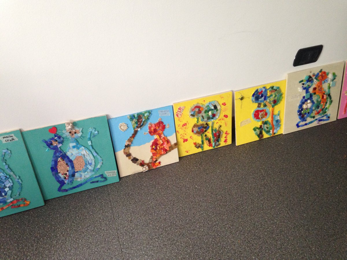 _MagicaBolla_'s tweet photo. #Mosaico con bambini di 8/9 anni alla Scuola Francese di #Milano - Fête des Arts https://t.co/baiDItTGfq