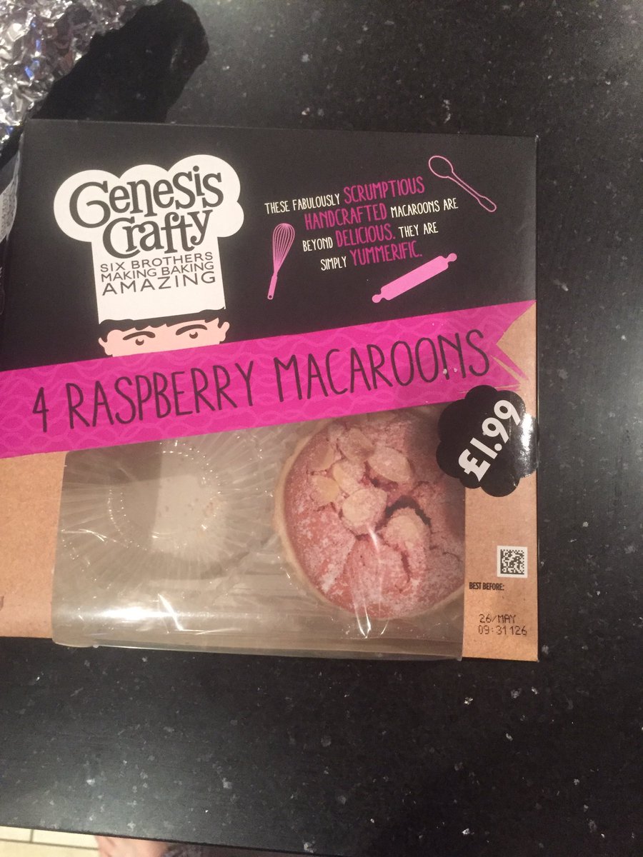 GarethScullion's tweet photo. @rosmacker11. Missed a trick here lad. #mackeroons #tastytho https://t.co/TPvmWVOOH7