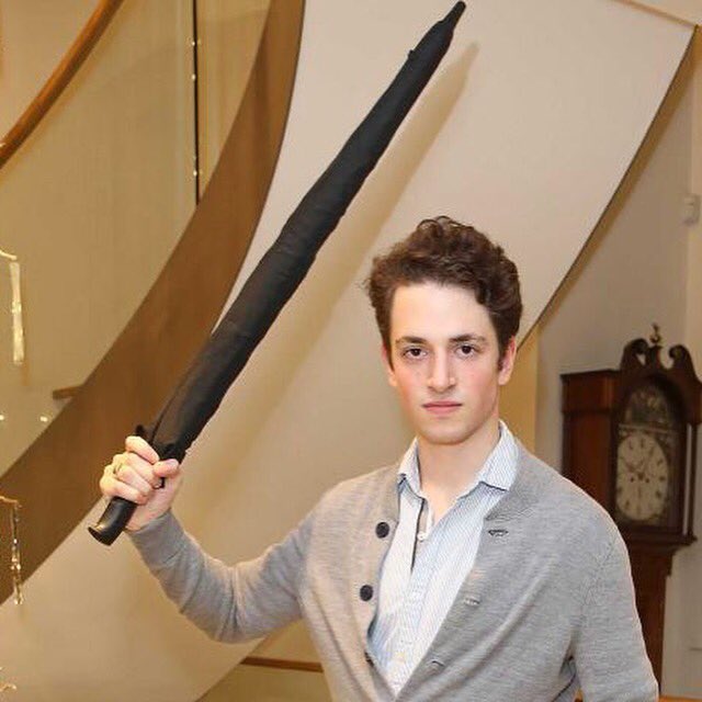 ViralReddit's tweet photo. George Zelonka defended his £5m house from being robbed with an umbrella... https://t.co/XiN3MMpeTG