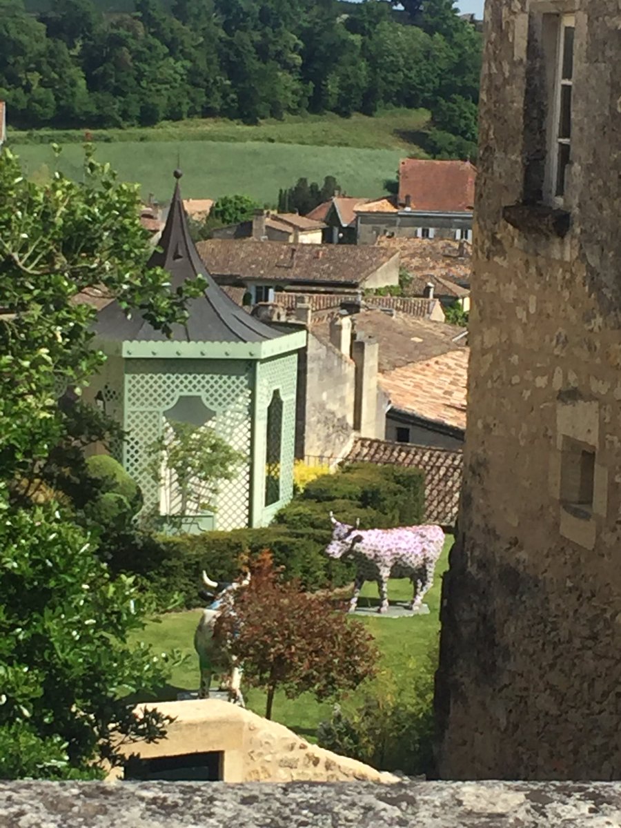 1983lucyloob's tweet photo. Only in France is there a life size purple cow #beautifulfrance #loveithere #randomcowart #futurehome https://t.co/z4qTiZ8wLV