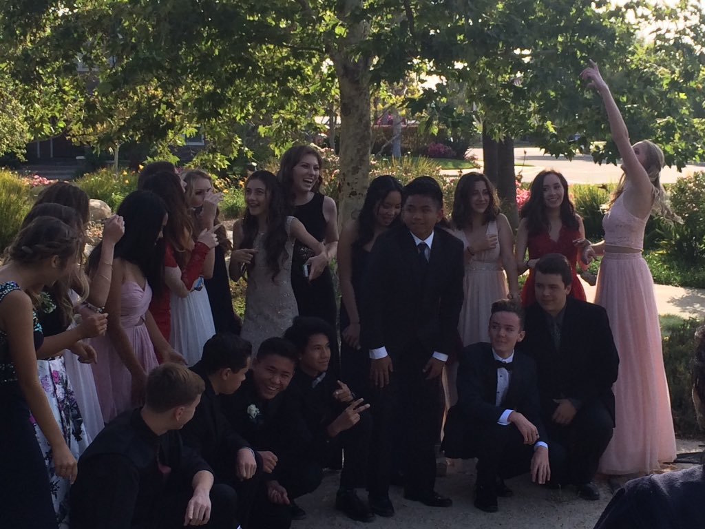artbybugss's tweet photo. i loved last night #springformal2k16 💖💖 https://t.co/V1nJHenHwj