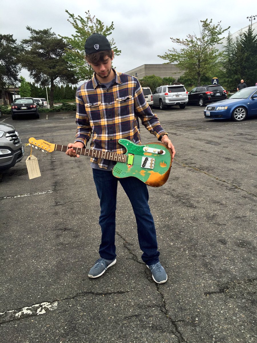 J_STUDelicious's tweet photo. You'll see me and this sexy lil' thing on stage soon. #DysfunctionalDuo #Telephrog #MongrelGuitars https://t.co/pQmxHOiCau