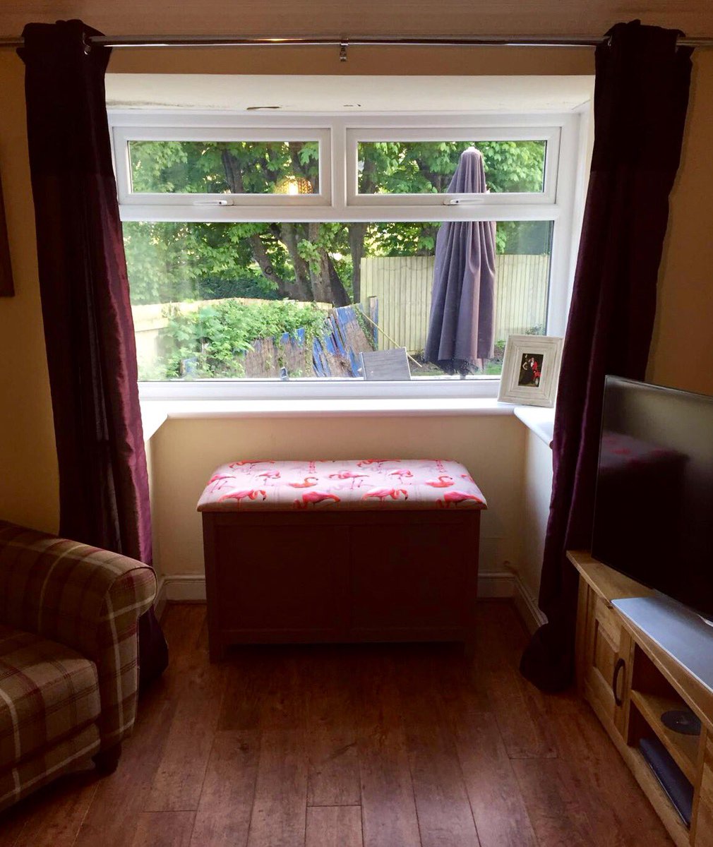 ReesPieces86's tweet photo. Gr8 to see the space in this bay window being utilised with a little Rees' Piece! #flamingo #blanketbox #anniesloan https://t.co/NLs5kD4xOo