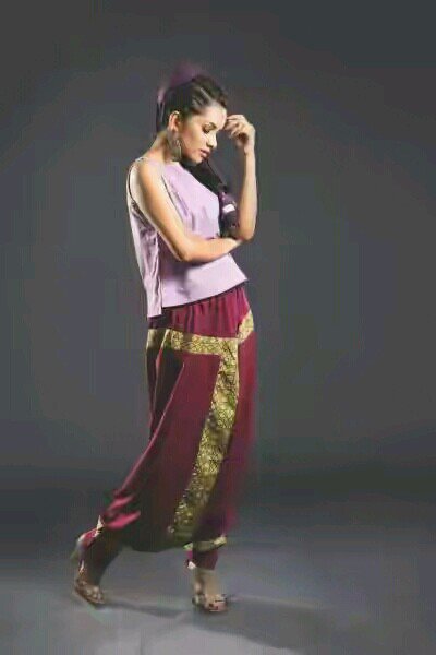 nusratjahanjeni's tweet photo. Summer pants 2 #fashion #fashionweek #lifestyle #fashionblogger #fashionstyle #FashionvsFunction #fashioninsta https://t.co/fZwreiCztZ
