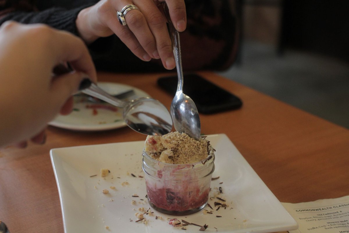 Commonwealth906's tweet photo. Nothing better than something sweet to finish off the weekend! #commonwealth906 #sweettooth #treatyoself https://t.co/e1m9eA5d3t