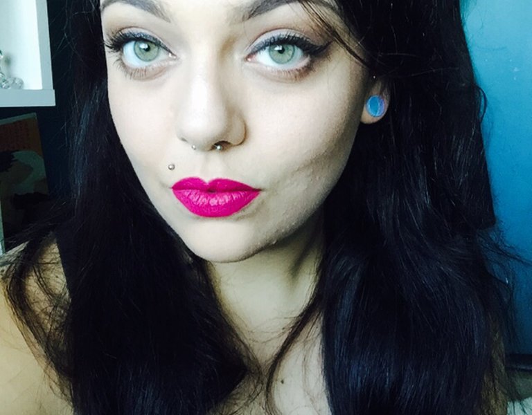 #Glam up your beauty routine w/ this simple #beautytip. Create a sultry summer look!  guidecentr.al/create-a-sultr…