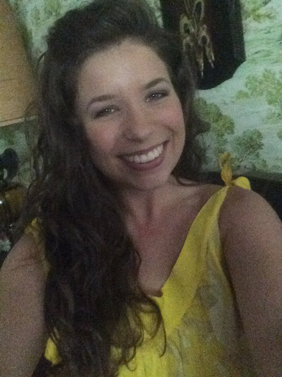ProfessorPizza's tweet photo. Everything I need in one picture,
the color yellow and my baby girl. 💛💛💛 https://t.co/7bawAJiV5w