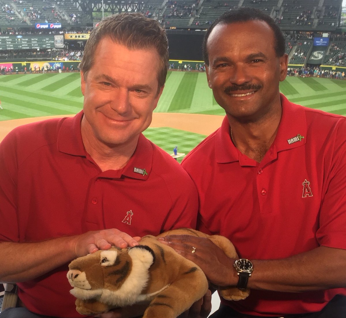 JoseMota05's tweet photo. Thank you @Markgubicza for allowing the access to your #RallyCat @KentFrench @FoxSportsWest #AngelsLive #Purrfect https://t.co/WH5jOzEix6