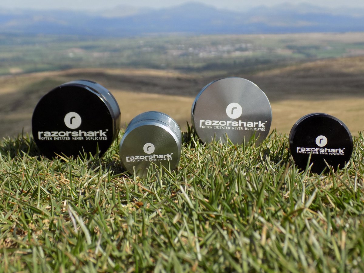 RealRazorShark's tweet photo. Razor Shark Grinders #HerbGrinder #AnodizedFinish #Durable #RazorTeeth #AircraftGradeAluminium https://t.co/xGyg3Y43ii