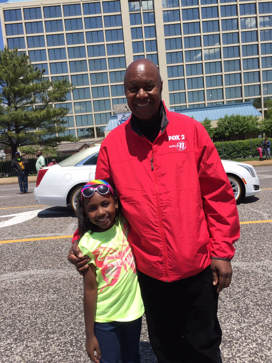 DanielleScruggs's tweet photo. In downtown #stl for the #AnnieMaloneParade @ShawndreaThomas @kimhudsontv @ElliottDavisTV @BradleyRayford @FOX2now https://t.co/tIShSQSaDc
