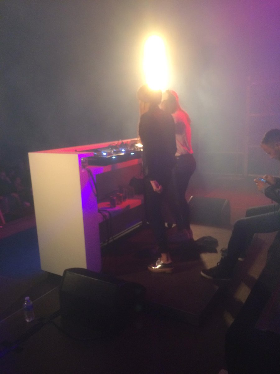 oostfeesten's tweet photo. @2_EMPRESS echt graaf alles geven https://t.co/kjSR9Tk7ny