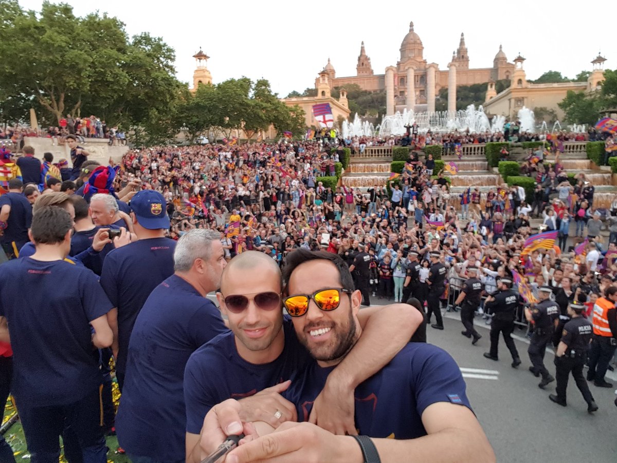 C1audioBravo's tweet photo. Celebrando el título 🏆 
#ForcaBarca 
#VamosPorMas 💪 https://t.co/U3NrBqtgjY