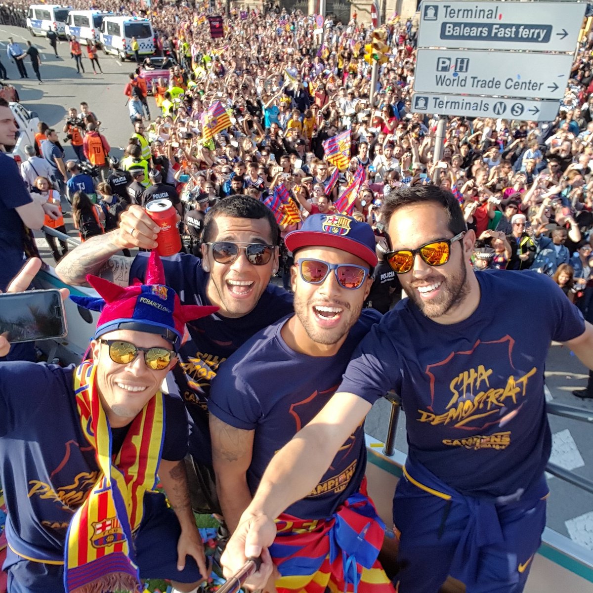 C1audioBravo's tweet photo. Celebrando el título 🏆 
#ForcaBarca 
#VamosPorMas 💪 https://t.co/U3NrBqtgjY