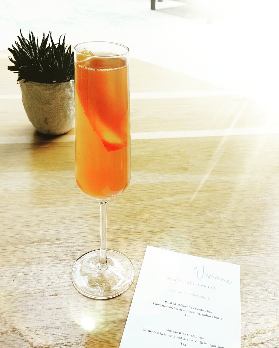 #BRUNCH that turns into an all-day affair.. 😏👌
• • •
#poolpartyvibes #bevhills #WeHo #LA#lifestyle #luxury #EAG