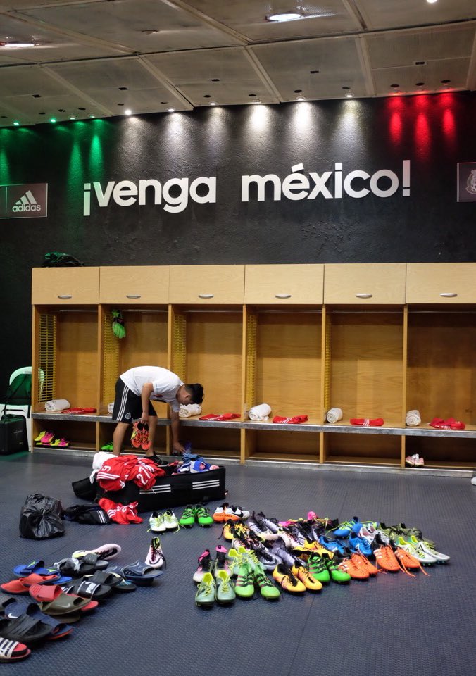 Chivas's tweet photo. ¡Así luce el vestidor del equipo más importante de México! 👌🇫🇷🐐 https://t.co/EQ4aqSdCmV