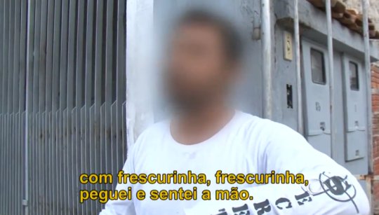 fatos_ex's tweet photo. com frescurinha, frescurinha, peguei sentei a mão. https://t.co/bakuSgJR6b