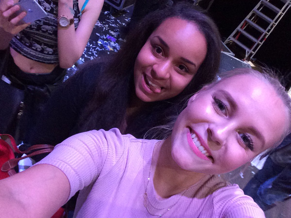 JunelysPena's tweet photo. Danke für alles❤️                             @dagibee 15.5.16😭💖 https://t.co/vI2umNqYyE
