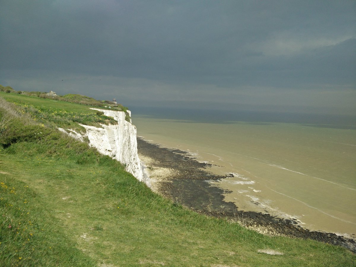 kirtiyr's tweet photo. #WhiteCliffsofDover #southerntip French network on the phone was an experience in itself #wanderlust #LovingEngland https://t.co/d13EbfnkgI