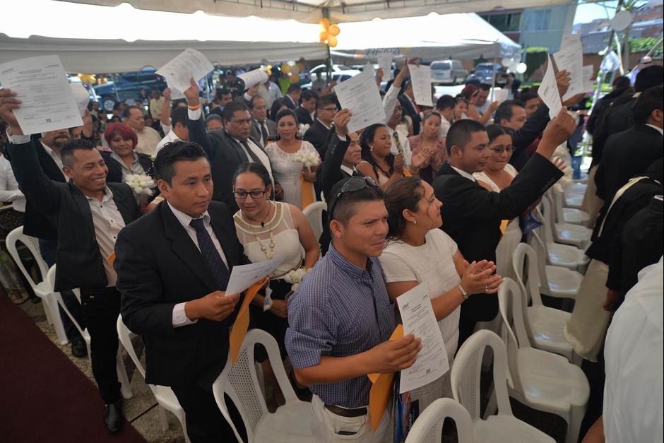 soy_502's tweet photo. Cien parejas se casan en boda masiva celebrada en Guatemala
https://t.co/EWdZ2nqPnU https://t.co/yusEDbmcLO