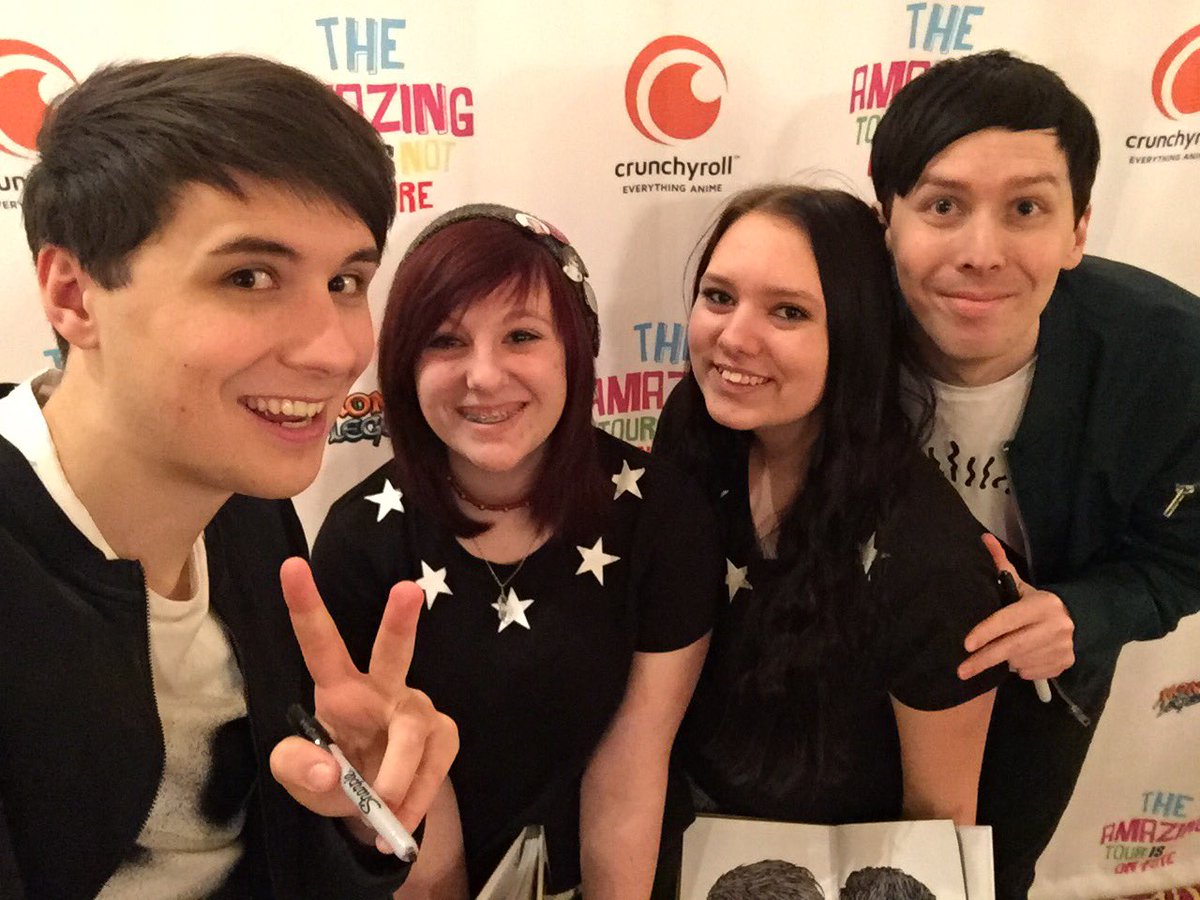 playfullyphan's tweet image. OH MY FUKIGN GOD OHD MY FAVS @AmazingPhil @danisnotonfire @flowersivann