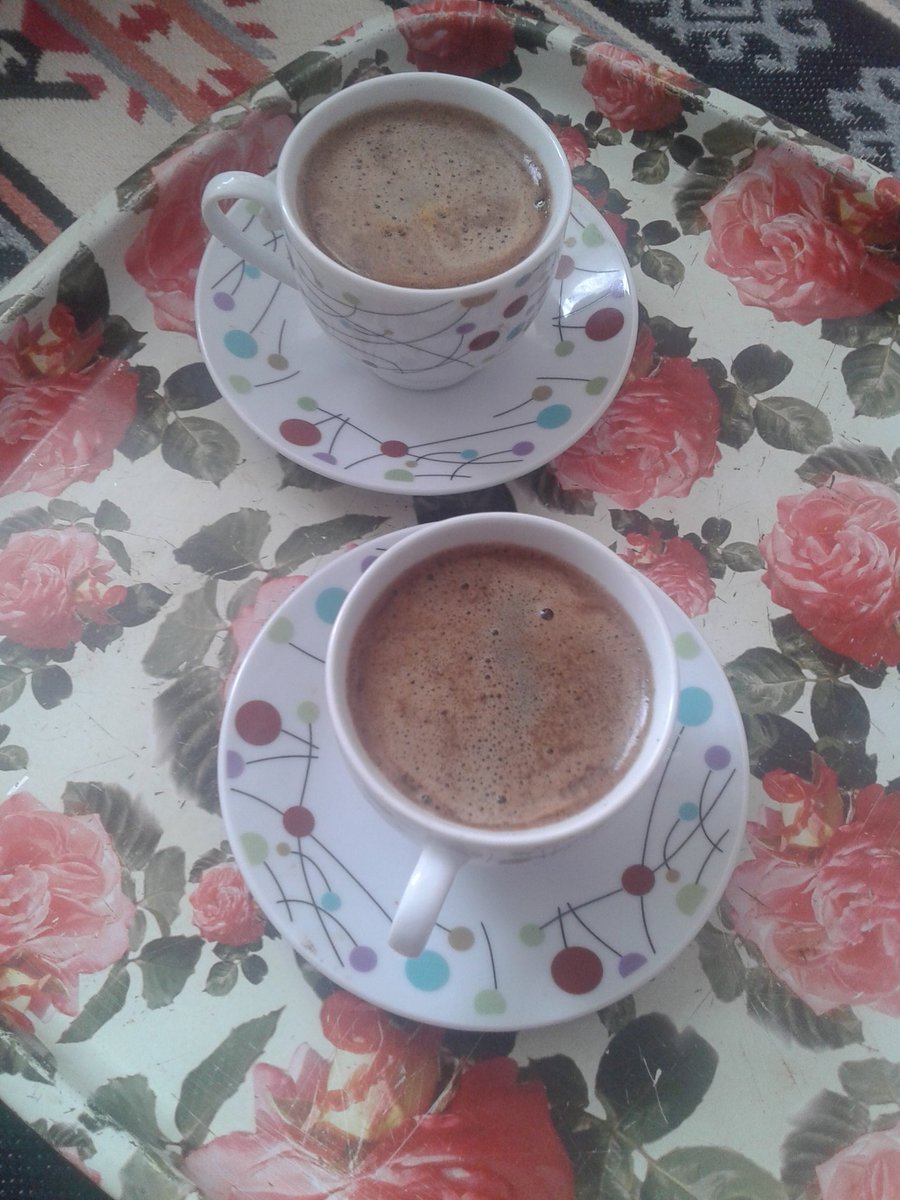 Bulem52867381's tweet photo. Gecenin bu saatinde bol kopuklu kahve isimiz fallara kaldi artik https://t.co/CjR53OXB93