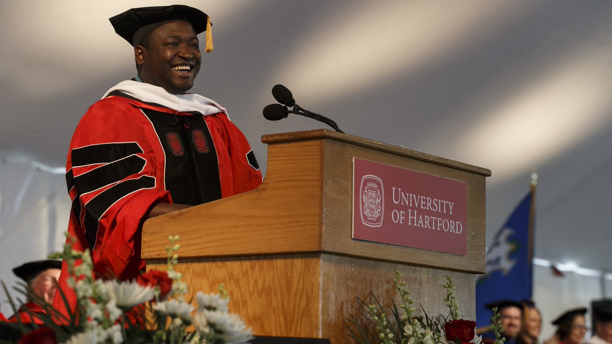 hartfordcourant's tweet photo. Embrace the choices ahead, @UofHartford graduates told https://t.co/qcjI6YSrls https://t.co/FFiadh4vPL